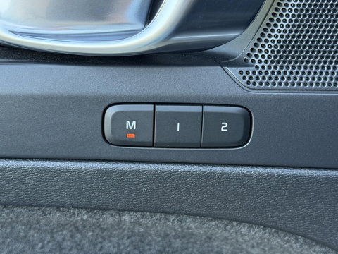 Volvo XC40 1.5 T4 Recharge R-Design |Pano|Leer|Winterpakket|Cam|20"