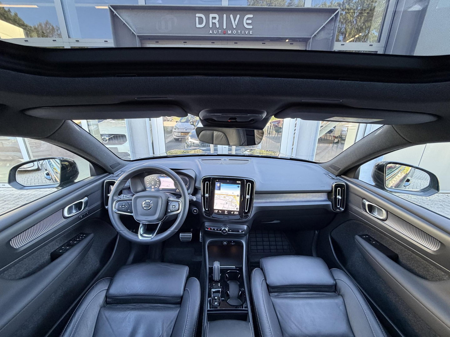 Volvo XC40 1.5 T4 Recharge R-Design |Pano|Leer|Winterpakket|Cam|20"
