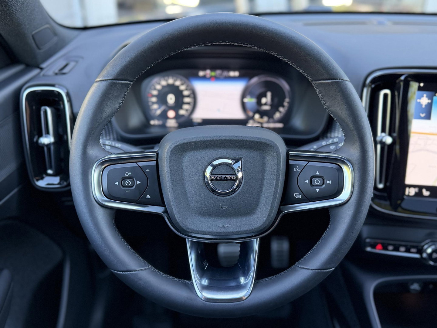 Volvo XC40 1.5 T4 Recharge R-Design |Pano|Leer|Winterpakket|Cam|20"