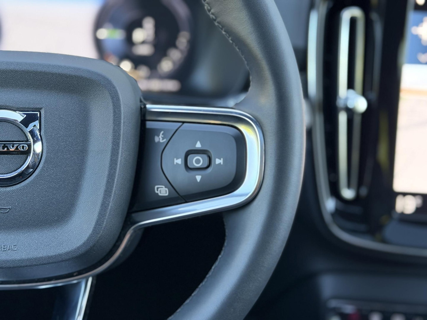 Volvo XC40 1.5 T4 Recharge R-Design |Pano|Leer|Winterpakket|Cam|20"