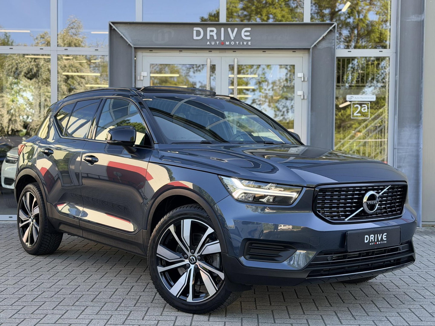 Volvo XC40 1.5 T4 Recharge R-Design |Pano|Leer|Winterpakket|Cam|20"