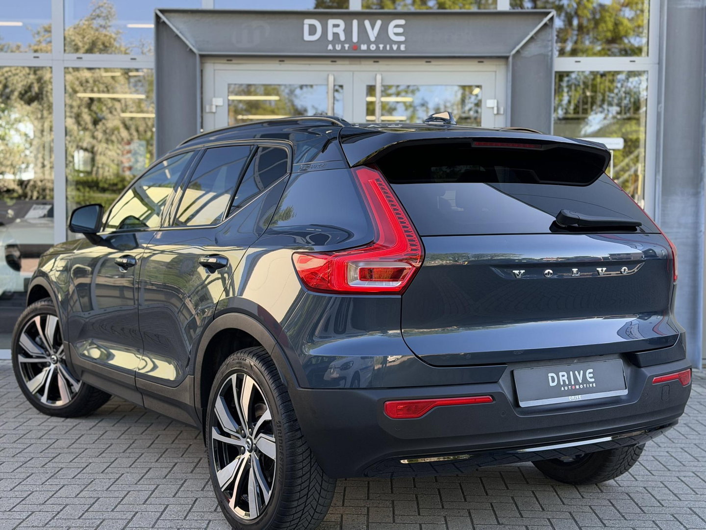 Volvo XC40 1.5 T4 Recharge R-Design |Pano|Leer|Winterpakket|Cam|20"