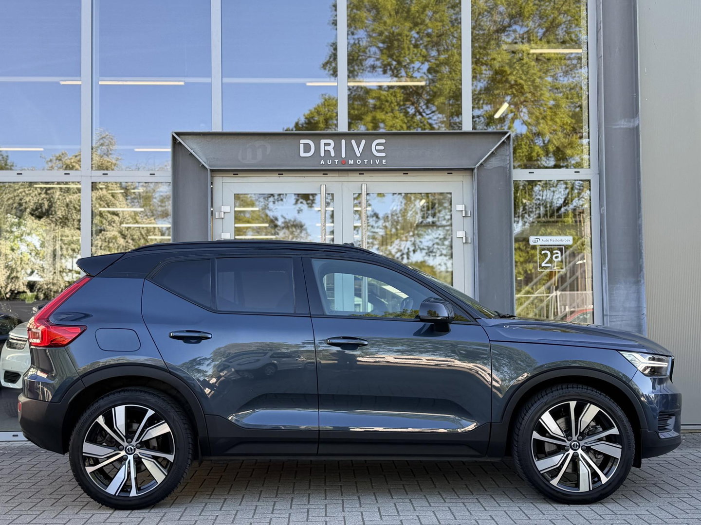 Volvo XC40 1.5 T4 Recharge R-Design |Pano|Leer|Winterpakket|Cam|20"