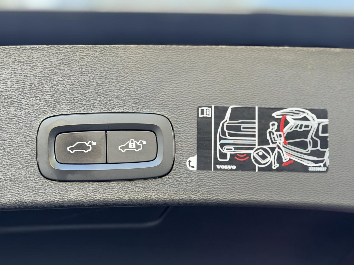 Volvo XC40 1.5 T4 Recharge R-Design |Pano|Leer|Winterpakket|Cam|20"
