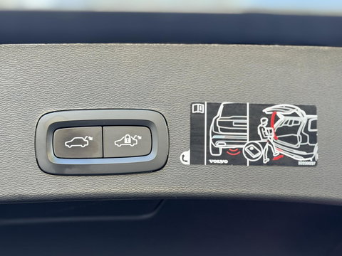 Volvo XC40 1.5 T4 Recharge R-Design |Pano|Leer|Winterpakket|Cam|20"