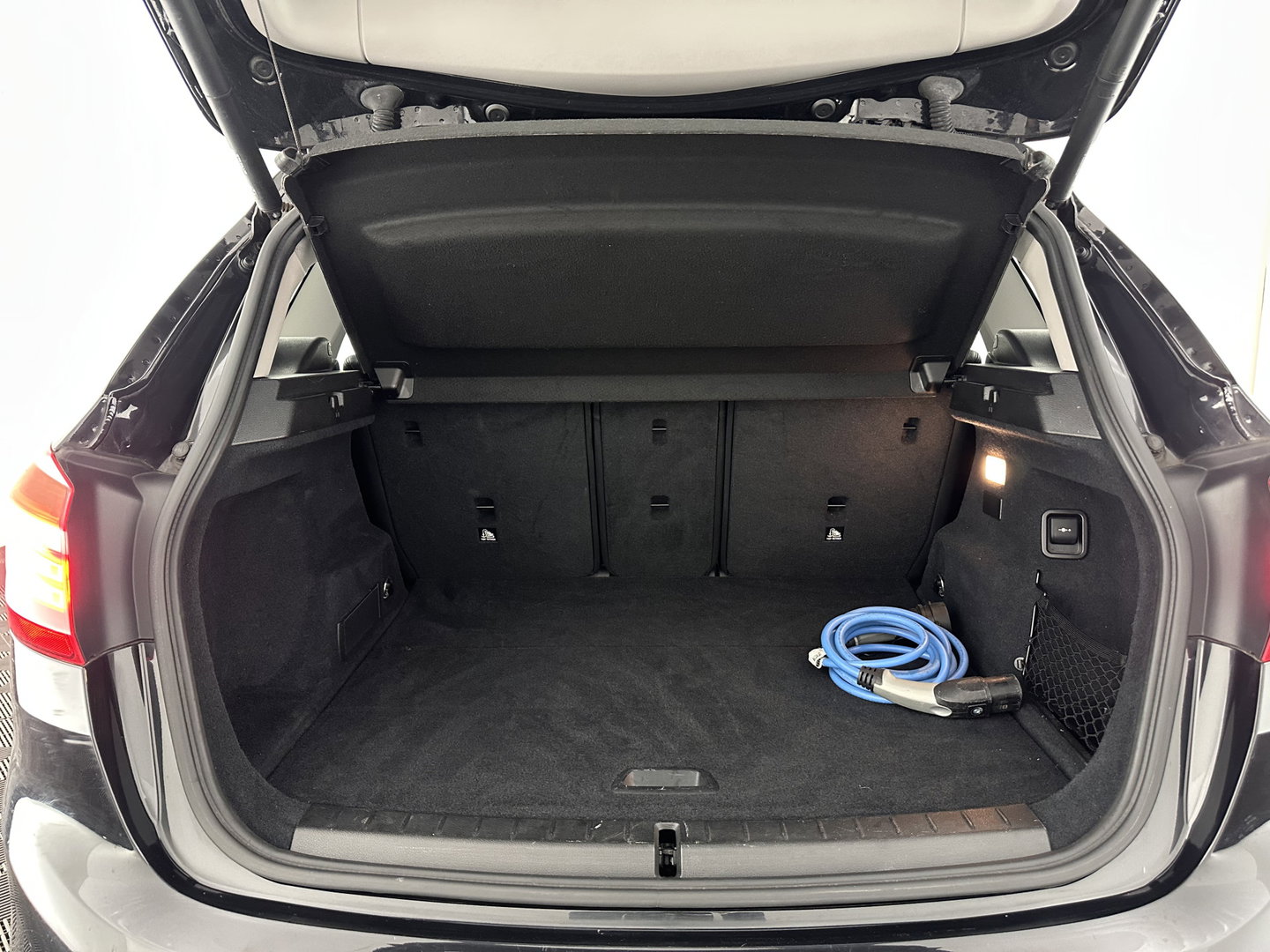 BMW 2 Serie Active Tourer 225xe iPerformance Saphir Edition {SOH-84%} Aut. *LEATHER | HEAD-UP | FULL-LED | HEATED-SPORTSEATS | CAMERA | NAVI-FULLMAP | PRIVACY-GLASS | ECC | PDC | 17''ALU*