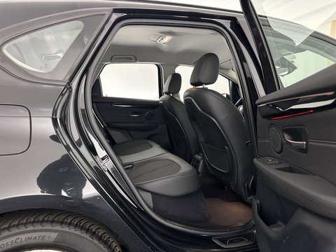 BMW 2 Serie Active Tourer 225xe iPerformance Saphir Edition {SOH-84%} Aut. *LEATHER | HEAD-UP | FULL-LED | HEATED-SPORTSEATS | CAMERA | NAVI-FULLMAP | PRIVACY-GLASS | ECC | PDC | 17''ALU*