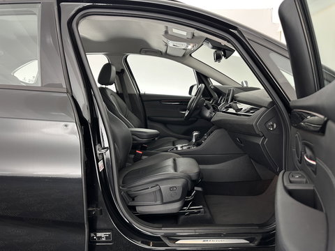 BMW 2 Serie Active Tourer 225xe iPerformance Saphir Edition {SOH-84%} Aut. *LEATHER | HEAD-UP | FULL-LED | HEATED-SPORTSEATS | CAMERA | NAVI-FULLMAP | PRIVACY-GLASS | ECC | PDC | 17''ALU*