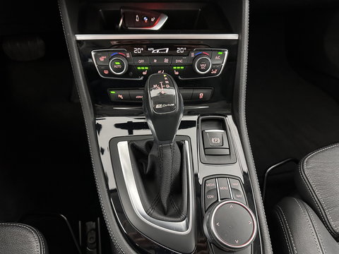 BMW 2 Serie Active Tourer 225xe iPerformance Saphir Edition {SOH-84%} Aut. *LEATHER | HEAD-UP | FULL-LED | HEATED-SPORTSEATS | CAMERA | NAVI-FULLMAP | PRIVACY-GLASS | ECC | PDC | 17''ALU*