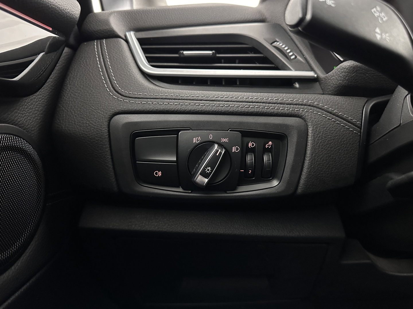 BMW 2 Serie Active Tourer 225xe iPerformance Saphir Edition {SOH-84%} Aut. *LEATHER | HEAD-UP | FULL-LED | HEATED-SPORTSEATS | CAMERA | NAVI-FULLMAP | PRIVACY-GLASS | ECC | PDC | 17''ALU*