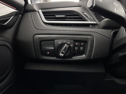 BMW 2 Serie Active Tourer 225xe iPerformance Saphir Edition {SOH-84%} Aut. *LEATHER | HEAD-UP | FULL-LED | HEATED-SPORTSEATS | CAMERA | NAVI-FULLMAP | PRIVACY-GLASS | ECC | PDC | 17''ALU*