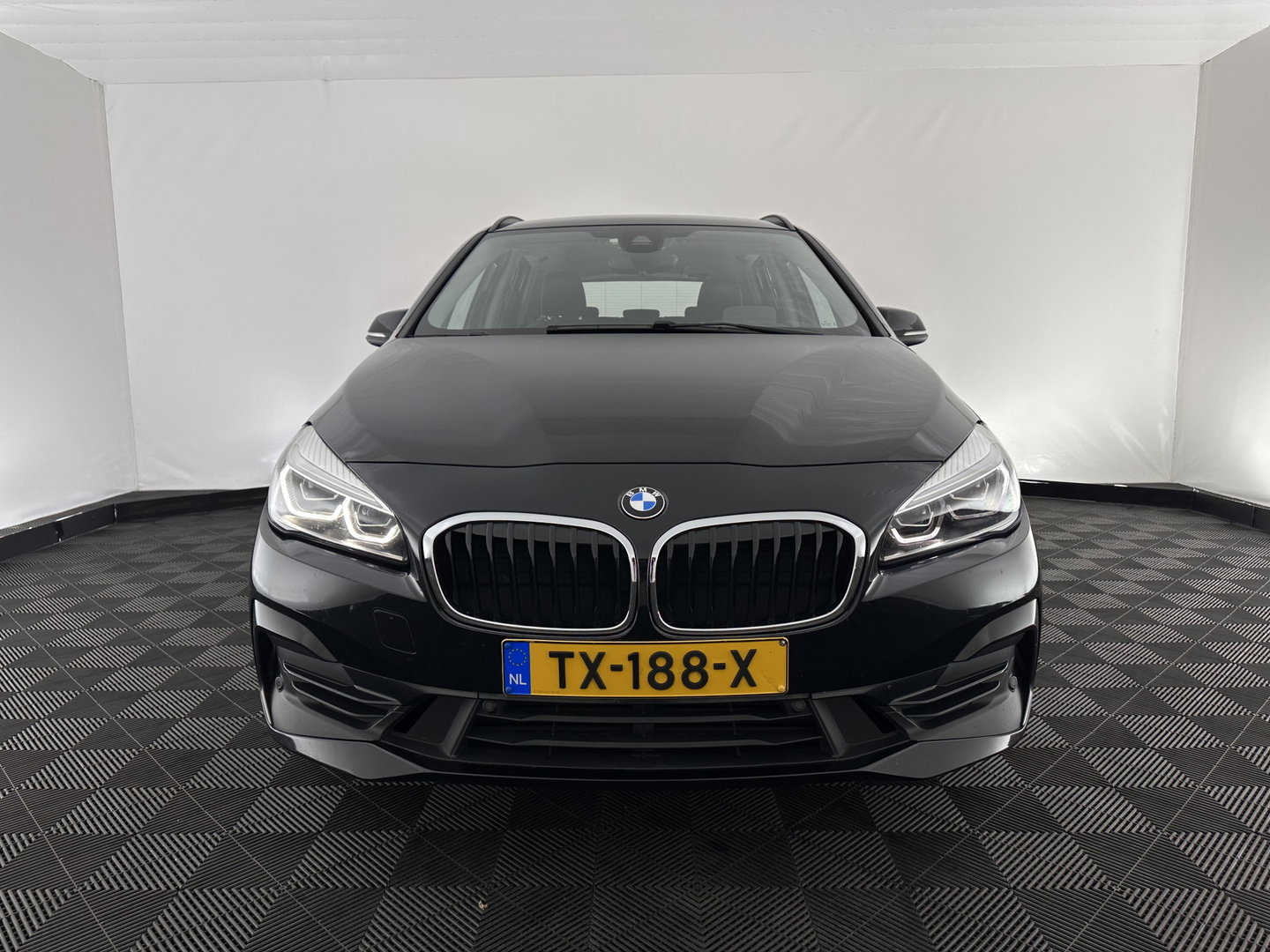 BMW 2 Serie Active Tourer 225xe iPerformance Saphir Edition {SOH-84%} Aut. *LEATHER | HEAD-UP | FULL-LED | HEATED-SPORTSEATS | CAMERA | NAVI-FULLMAP | PRIVACY-GLASS | ECC | PDC | 17''ALU*