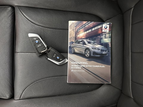 BMW 2 Serie Active Tourer 225xe iPerformance Saphir Edition {SOH-84%} Aut. *LEATHER | HEAD-UP | FULL-LED | HEATED-SPORTSEATS | CAMERA | NAVI-FULLMAP | PRIVACY-GLASS | ECC | PDC | 17''ALU*