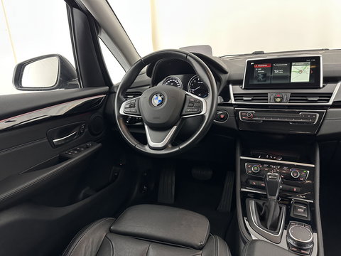 BMW 2 Serie Active Tourer 225xe iPerformance Saphir Edition {SOH-84%} Aut. *LEATHER | HEAD-UP | FULL-LED | HEATED-SPORTSEATS | CAMERA | NAVI-FULLMAP | PRIVACY-GLASS | ECC | PDC | 17''ALU*