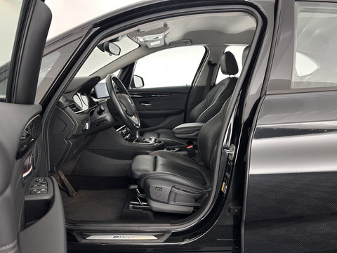 BMW 2 Serie Active Tourer 225xe iPerformance Saphir Edition {SOH-84%} Aut. *LEATHER | HEAD-UP | FULL-LED | HEATED-SPORTSEATS | CAMERA | NAVI-FULLMAP | PRIVACY-GLASS | ECC | PDC | 17''ALU*