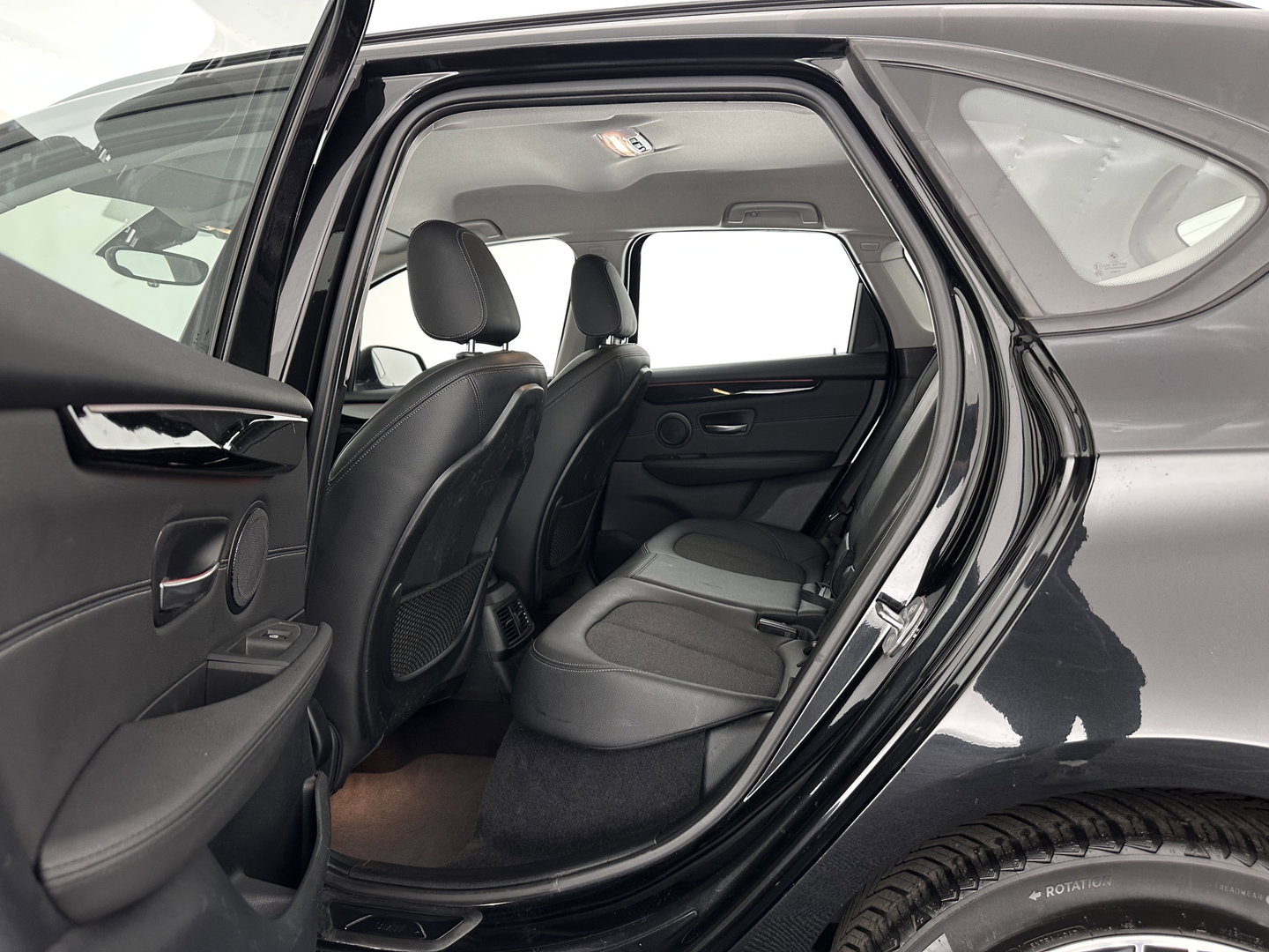 BMW 2 Serie Active Tourer 225xe iPerformance Saphir Edition {SOH-84%} Aut. *LEATHER | HEAD-UP | FULL-LED | HEATED-SPORTSEATS | CAMERA | NAVI-FULLMAP | PRIVACY-GLASS | ECC | PDC | 17''ALU*