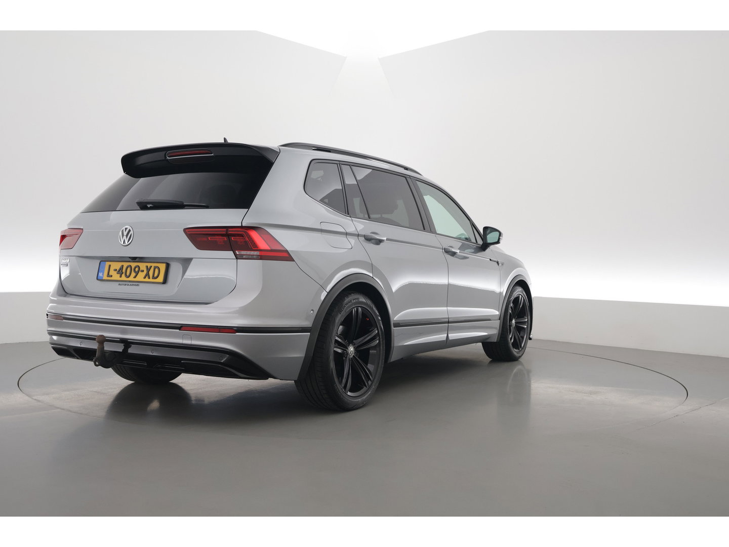 Volkswagen Tiguan Allspace 1.5 TSI R-Line ext. 7p. DSG | Pano | 360cam | Digi. Dashboard | Elek. Trekhaak | Leder | All Season | Keyless | X
