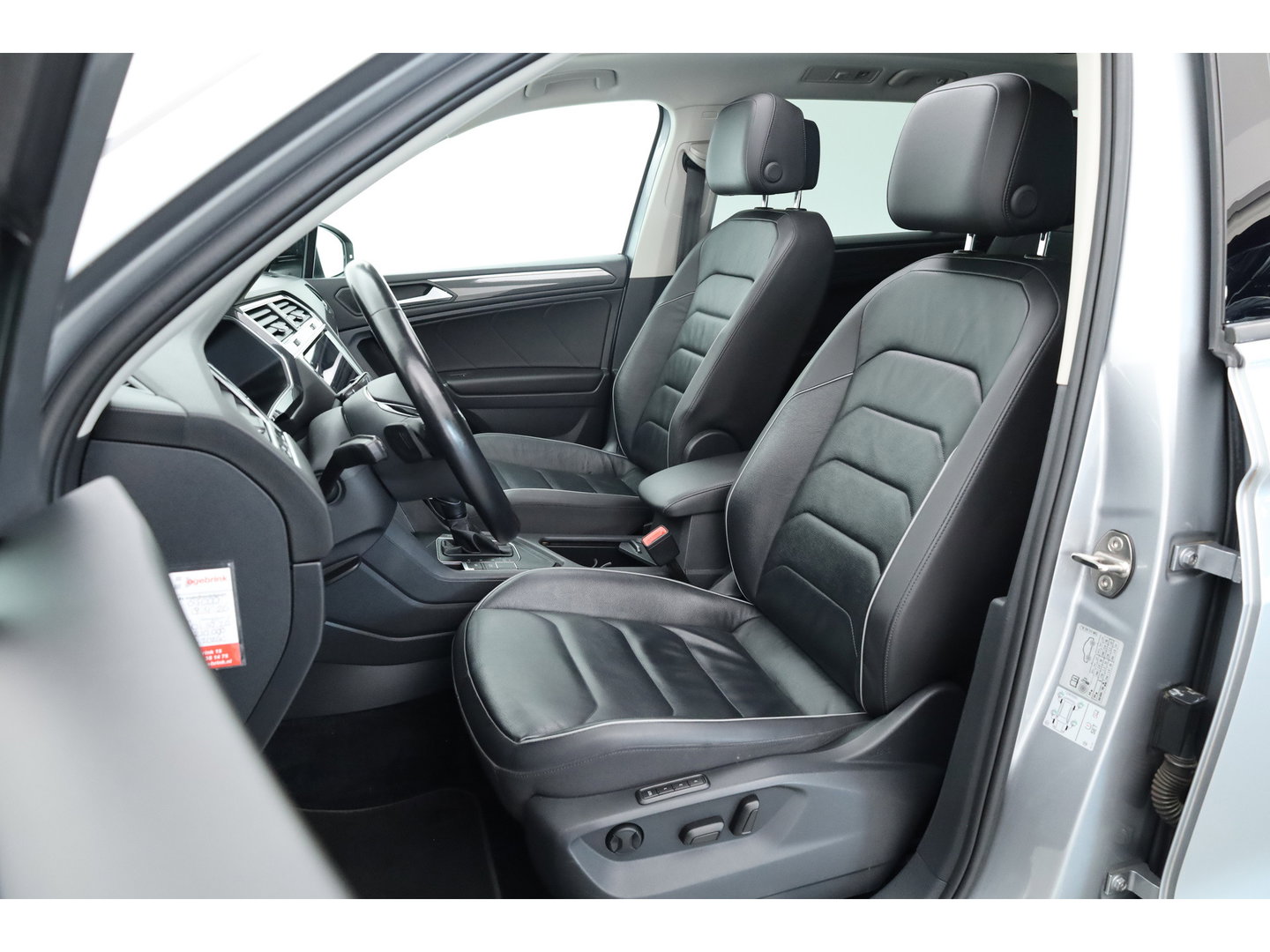 Volkswagen Tiguan Allspace 1.5 TSI R-Line ext. 7p. DSG | Pano | 360cam | Digi. Dashboard | Elek. Trekhaak | Leder | All Season | Keyless | X