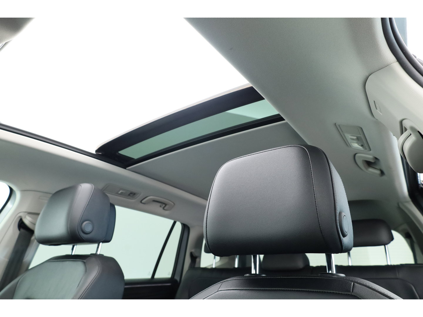 Volkswagen Tiguan Allspace 1.5 TSI R-Line ext. 7p. DSG | Pano | 360cam | Digi. Dashboard | Elek. Trekhaak | Leder | All Season | Keyless | X