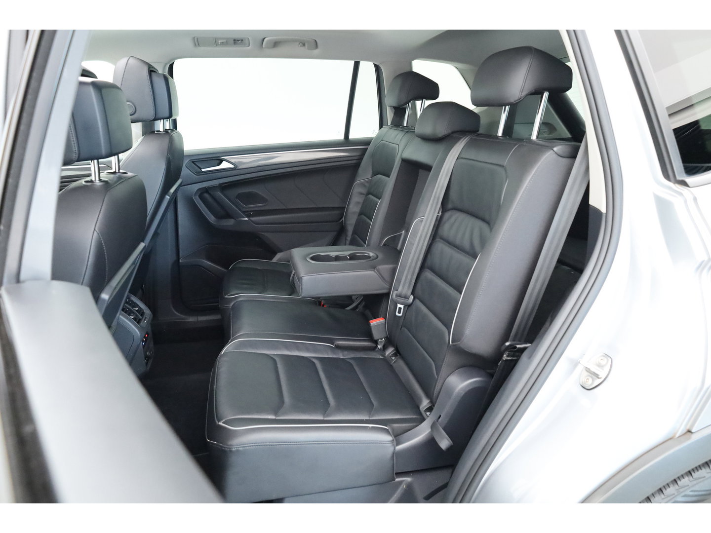 Volkswagen Tiguan Allspace 1.5 TSI R-Line ext. 7p. DSG | Pano | 360cam | Digi. Dashboard | Elek. Trekhaak | Leder | All Season | Keyless | X
