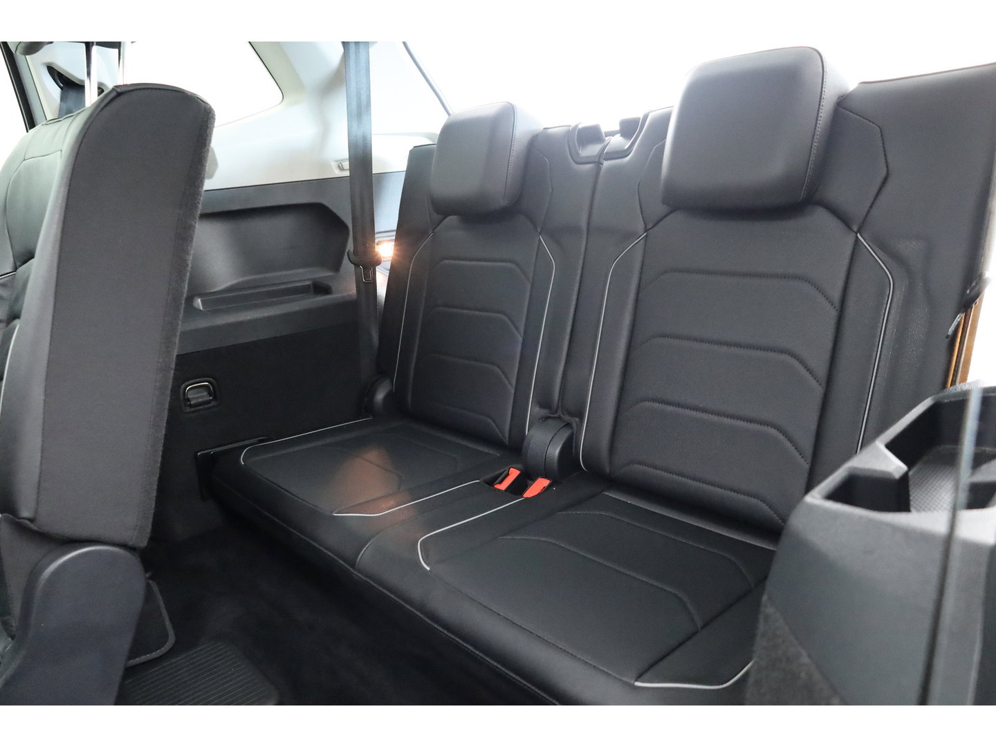 Volkswagen Tiguan Allspace 1.5 TSI R-Line ext. 7p. DSG | Pano | 360cam | Digi. Dashboard | Elek. Trekhaak | Leder | All Season | Keyless | X