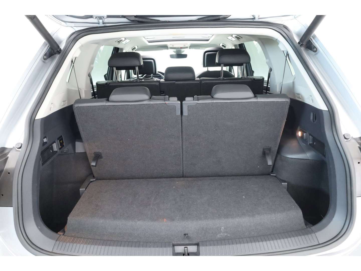 Volkswagen Tiguan Allspace 1.5 TSI R-Line ext. 7p. DSG | Pano | 360cam | Digi. Dashboard | Elek. Trekhaak | Leder | All Season | Keyless | X