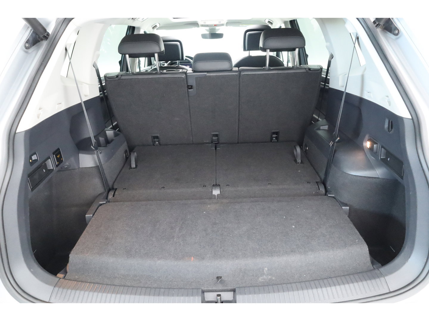 Volkswagen Tiguan Allspace 1.5 TSI R-Line ext. 7p. DSG | Pano | 360cam | Digi. Dashboard | Elek. Trekhaak | Leder | All Season | Keyless | X