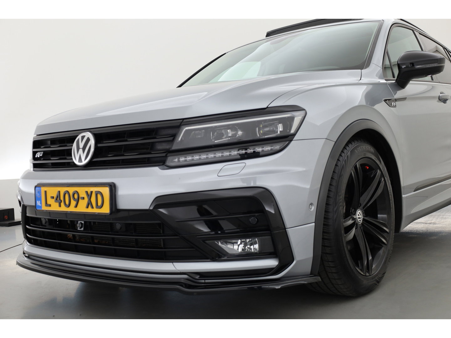 Volkswagen Tiguan Allspace 1.5 TSI R-Line ext. 7p. DSG | Pano | 360cam | Digi. Dashboard | Elek. Trekhaak | Leder | All Season | Keyless | X