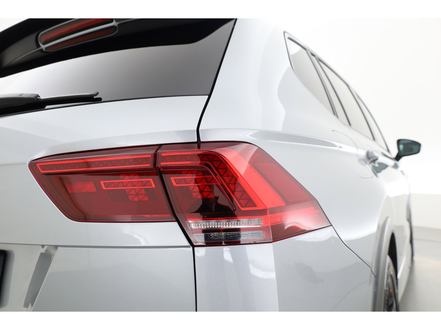 Volkswagen Tiguan Allspace 1.5 TSI R-Line ext. 7p. DSG | Pano | 360cam | Digi. Dashboard | Elek. Trekhaak | Leder | All Season | Keyless | X