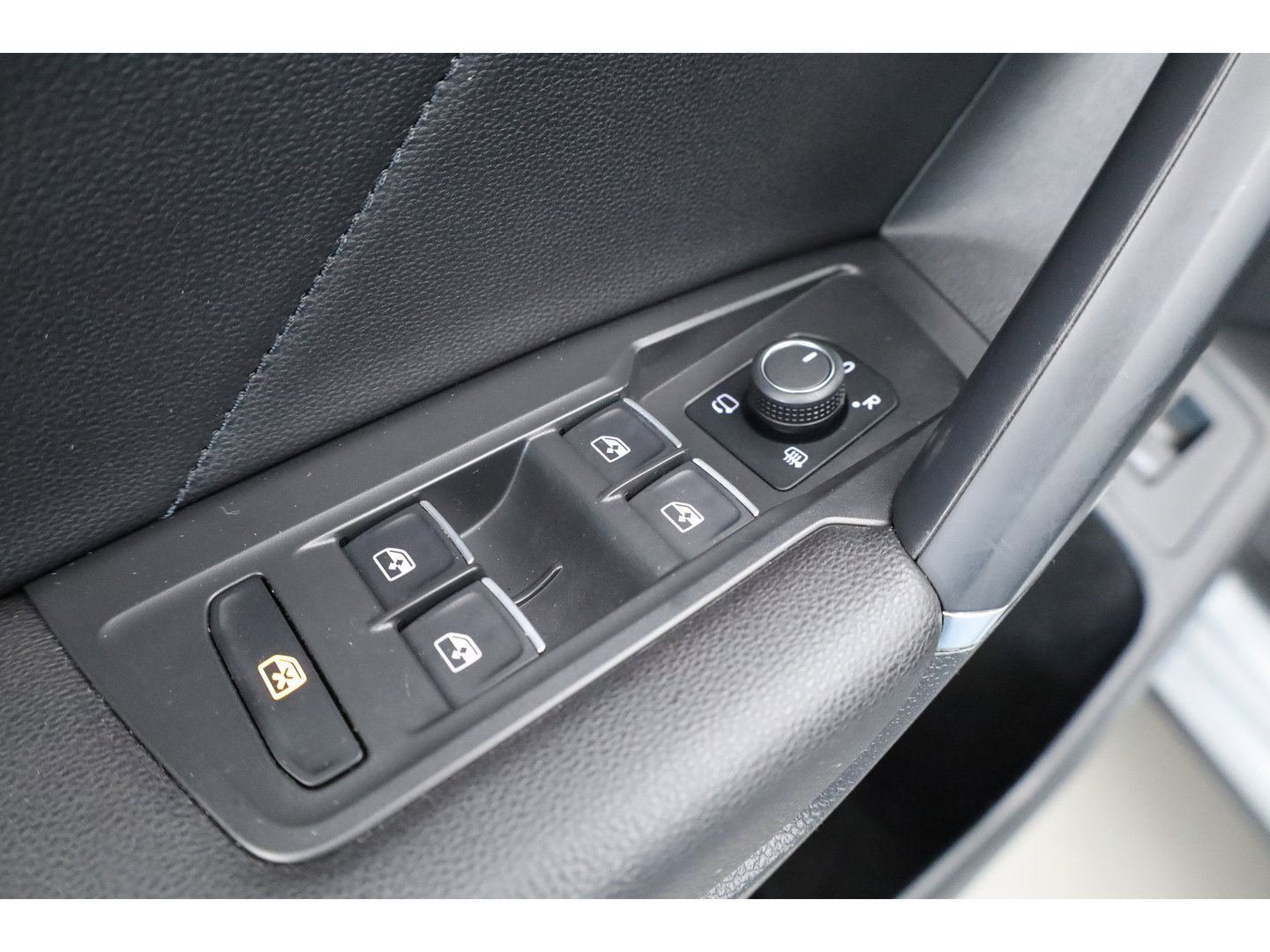 Volkswagen Tiguan Allspace 1.5 TSI R-Line ext. 7p. DSG | Pano | 360cam | Digi. Dashboard | Elek. Trekhaak | Leder | All Season | Keyless | X