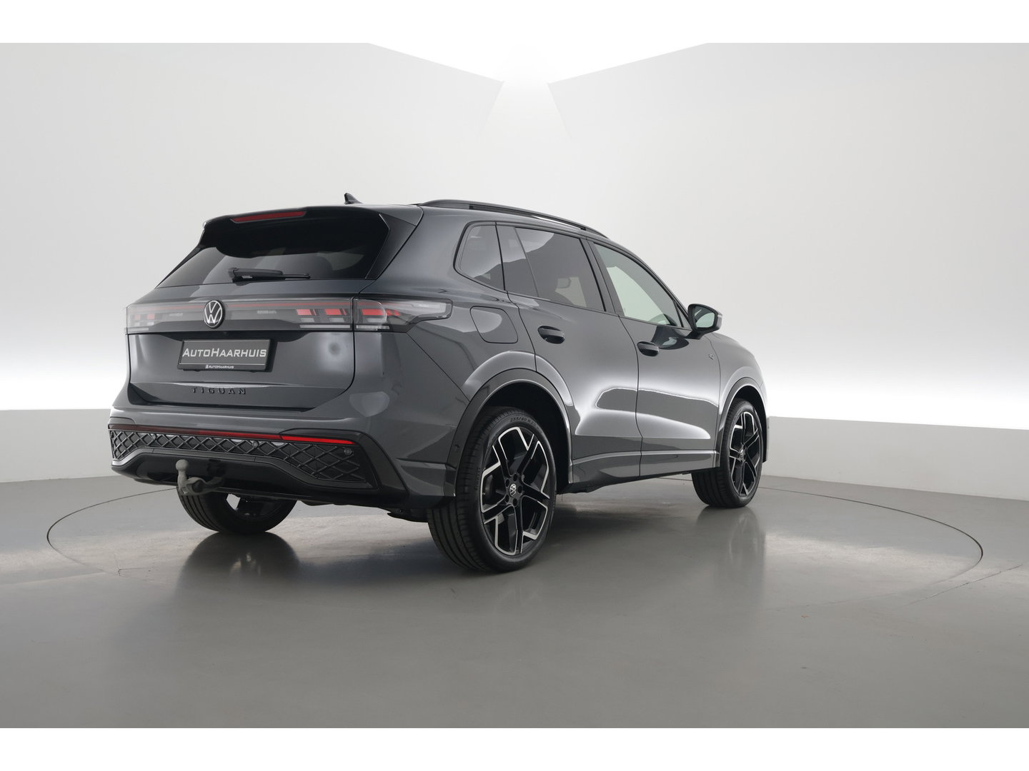 Volkswagen Tiguan eHybrid R-Line Black Style 272pk | Pano | HUD | Stoelventi. | Massage | Leder | Memory | Elek. Trekhaak | H&K Audio | 360cam x