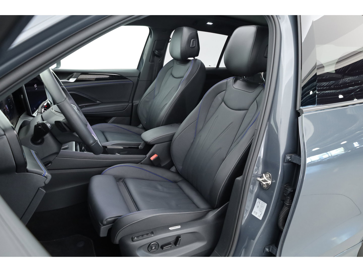 Volkswagen Tiguan eHybrid R-Line Black Style 272pk | Pano | HUD | Stoelventi. | Massage | Leder | Memory | Elek. Trekhaak | H&K Audio | 360cam x
