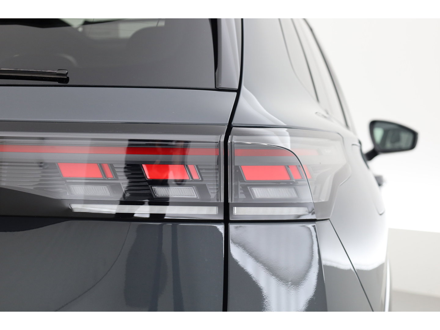Volkswagen Tiguan eHybrid R-Line Black Style 272pk | Pano | HUD | Stoelventi. | Massage | Leder | Memory | Elek. Trekhaak | H&K Audio | 360cam x