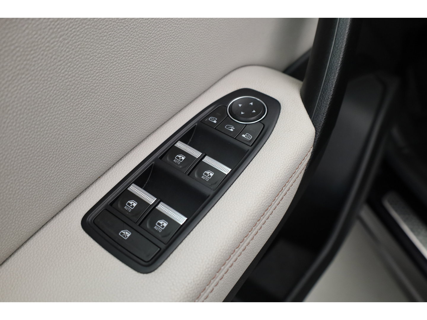 Renault Captur 1.6 E-Tech Plug-in Hybrid 160 Initiale Paris | SOH 89.1% | Cruise Contr. | Bose Audio | Trekhaak | Camera | Stoelverw. | Leder | Keyless R