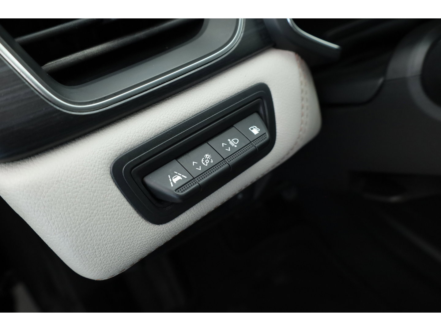 Renault Captur 1.6 E-Tech Plug-in Hybrid 160 Initiale Paris | SOH 89.1% | Cruise Contr. | Bose Audio | Trekhaak | Camera | Stoelverw. | Leder | Keyless R