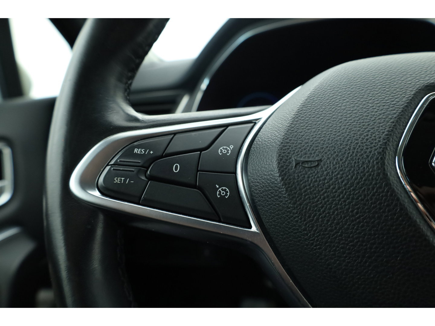 Renault Captur 1.6 E-Tech Plug-in Hybrid 160 Initiale Paris | SOH 89.1% | Cruise Contr. | Bose Audio | Trekhaak | Camera | Stoelverw. | Leder | Keyless R