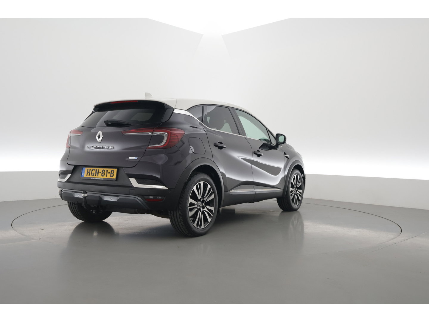 Renault Captur 1.6 E-Tech Plug-in Hybrid 160 Initiale Paris | SOH 89.1% | Cruise Contr. | Bose Audio | Trekhaak | Camera | Stoelverw. | Leder | Keyless R