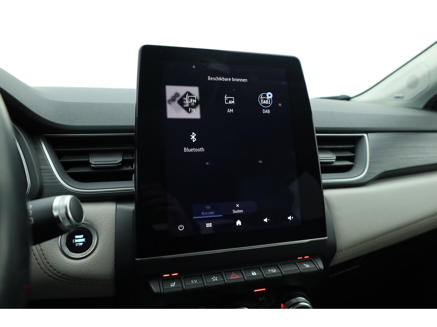 Renault Captur 1.6 E-Tech Plug-in Hybrid 160 Initiale Paris | SOH 89.1% | Cruise Contr. | Bose Audio | Trekhaak | Camera | Stoelverw. | Leder | Keyless R