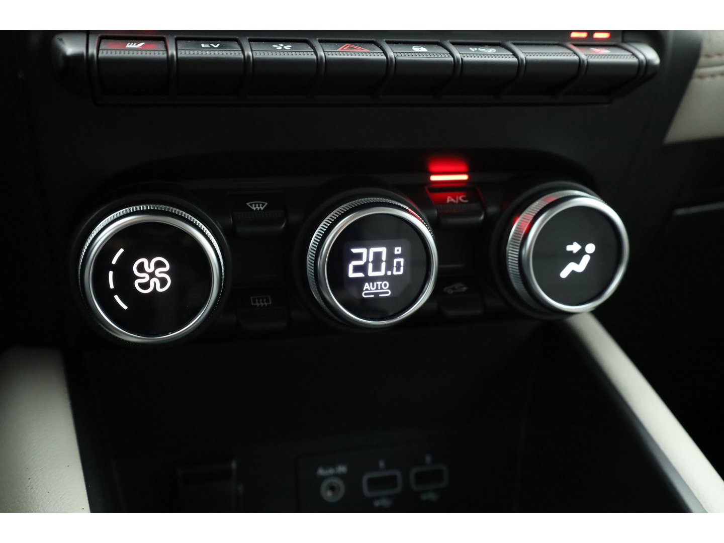 Renault Captur 1.6 E-Tech Plug-in Hybrid 160 Initiale Paris | SOH 89.1% | Cruise Contr. | Bose Audio | Trekhaak | Camera | Stoelverw. | Leder | Keyless R