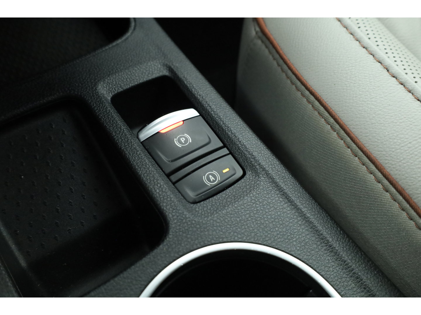 Renault Captur 1.6 E-Tech Plug-in Hybrid 160 Initiale Paris | SOH 89.1% | Cruise Contr. | Bose Audio | Trekhaak | Camera | Stoelverw. | Leder | Keyless R