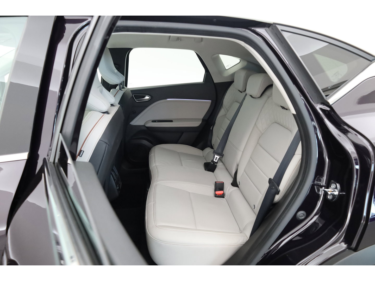 Renault Captur 1.6 E-Tech Plug-in Hybrid 160 Initiale Paris | SOH 89.1% | Cruise Contr. | Bose Audio | Trekhaak | Camera | Stoelverw. | Leder | Keyless R