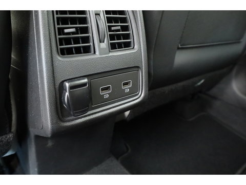 Renault Captur 1.6 E-Tech Plug-in Hybrid 160 Initiale Paris | SOH 89.1% | Cruise Contr. | Bose Audio | Trekhaak | Camera | Stoelverw. | Leder | Keyless R