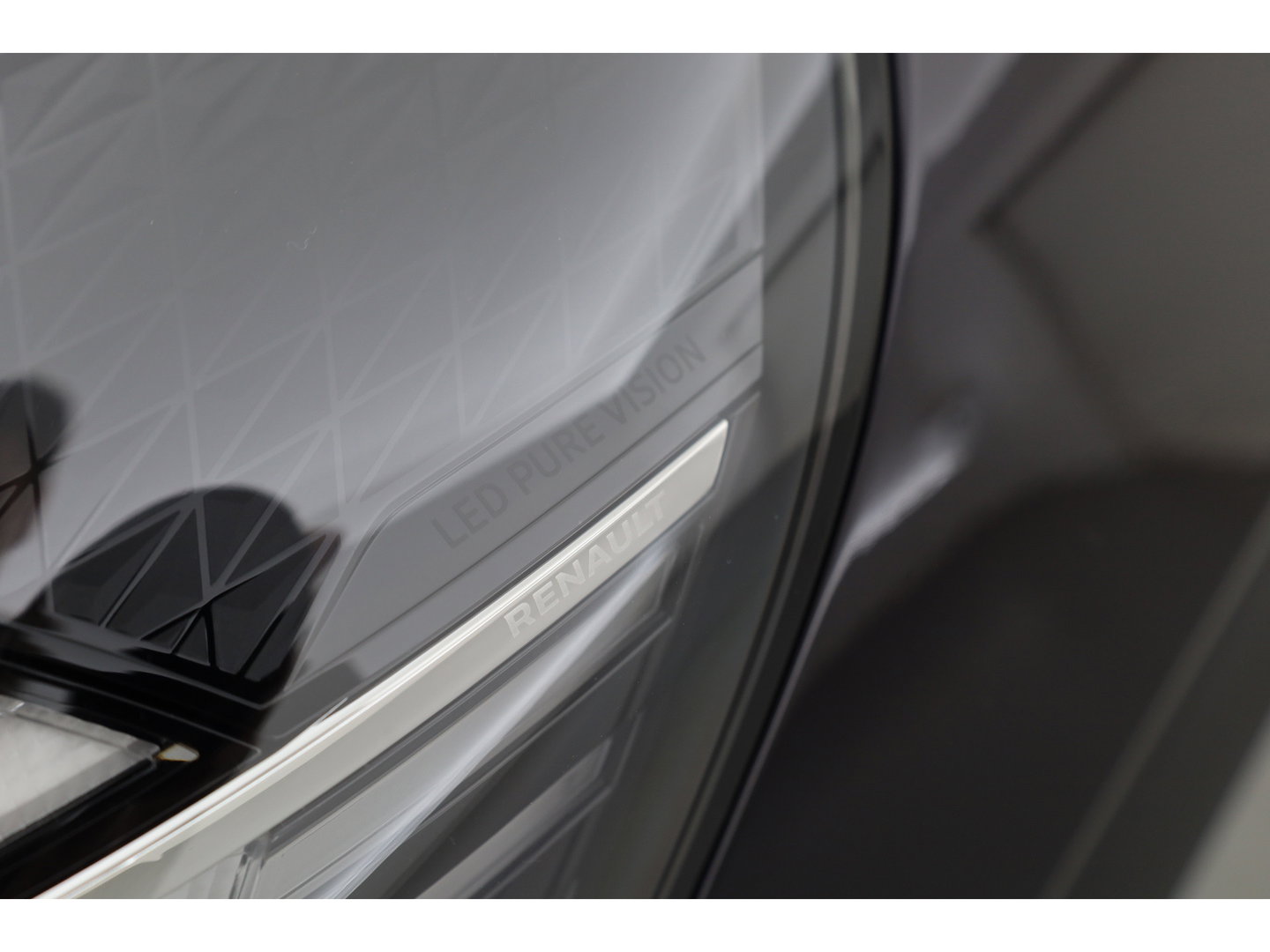 Renault Captur 1.6 E-Tech Plug-in Hybrid 160 Initiale Paris | SOH 89.1% | Cruise Contr. | Bose Audio | Trekhaak | Camera | Stoelverw. | Leder | Keyless R