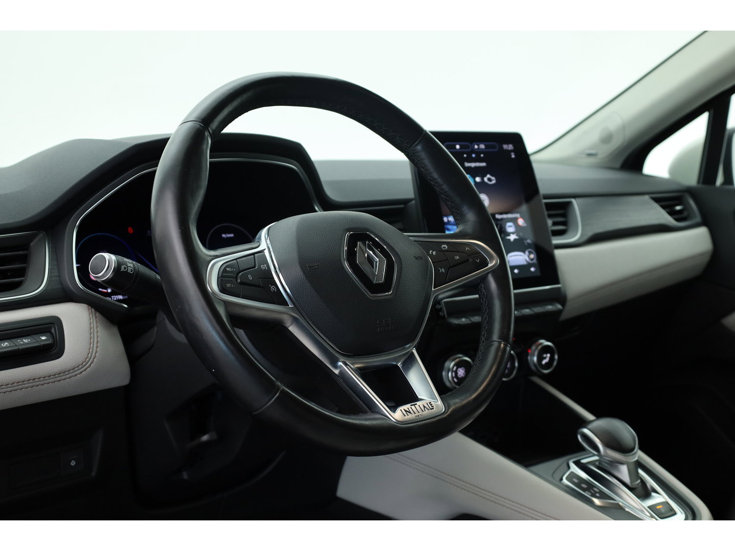Renault Captur 1.6 E-Tech Plug-in Hybrid 160 Initiale Paris | SOH 89.1% | Cruise Contr. | Bose Audio | Trekhaak | Camera | Stoelverw. | Leder | Keyless R