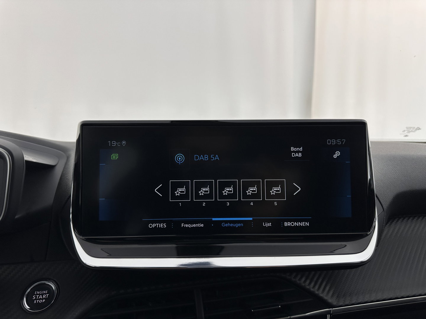 Peugeot 2008 1.5 BlueHDi Blue Lease Allure (INCL.  BTW) Aut. *FULL-LED | LEATHER-FABRIC | NAVI-FULLMAP | DIGI-COCKPIT | SPORTSEATS | CAMERA | KEYLESS | PRIVACY-GLASS |  CARPLAY | ECC | PDC | CRUISE | CARPLAY | TOWBAR | 18"ALU*