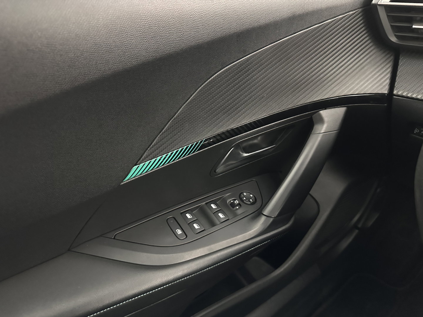 Peugeot 2008 1.5 BlueHDi Blue Lease Allure (INCL.  BTW) Aut. *FULL-LED | LEATHER-FABRIC | NAVI-FULLMAP | DIGI-COCKPIT | SPORTSEATS | CAMERA | KEYLESS | PRIVACY-GLASS |  CARPLAY | ECC | PDC | CRUISE | CARPLAY | TOWBAR | 18"ALU*
