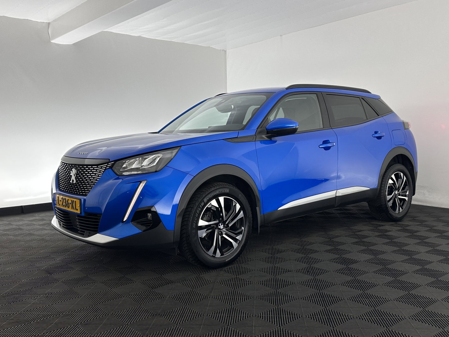 Peugeot 2008 1.5 BlueHDi Blue Lease Allure (INCL.  BTW) Aut. *FULL-LED | LEATHER-FABRIC | NAVI-FULLMAP | DIGI-COCKPIT | SPORTSEATS | CAMERA | KEYLESS | PRIVACY-GLASS |  CARPLAY | ECC | PDC | CRUISE | CARPLAY | TOWBAR | 18"ALU*