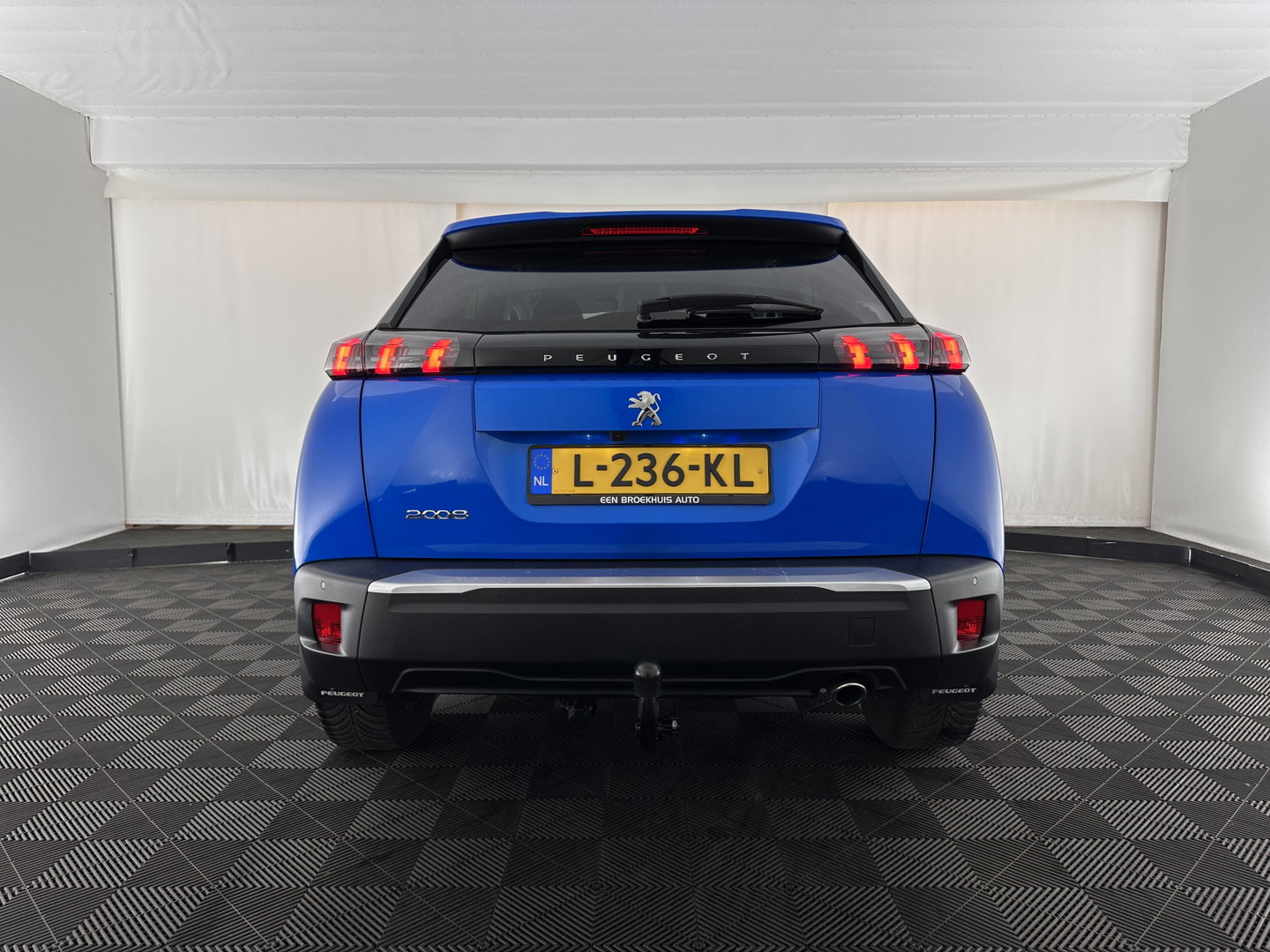 Peugeot 2008 1.5 BlueHDi Blue Lease Allure (INCL.  BTW) Aut. *FULL-LED | LEATHER-FABRIC | NAVI-FULLMAP | DIGI-COCKPIT | SPORTSEATS | CAMERA | KEYLESS | PRIVACY-GLASS |  CARPLAY | ECC | PDC | CRUISE | CARPLAY | TOWBAR | 18"ALU*