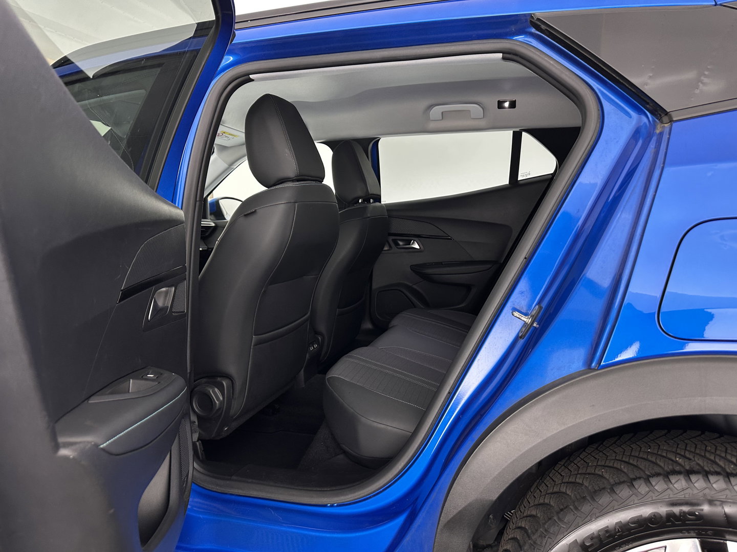 Peugeot 2008 1.5 BlueHDi Blue Lease Allure (INCL.  BTW) Aut. *FULL-LED | LEATHER-FABRIC | NAVI-FULLMAP | DIGI-COCKPIT | SPORTSEATS | CAMERA | KEYLESS | PRIVACY-GLASS |  CARPLAY | ECC | PDC | CRUISE | CARPLAY | TOWBAR | 18"ALU*