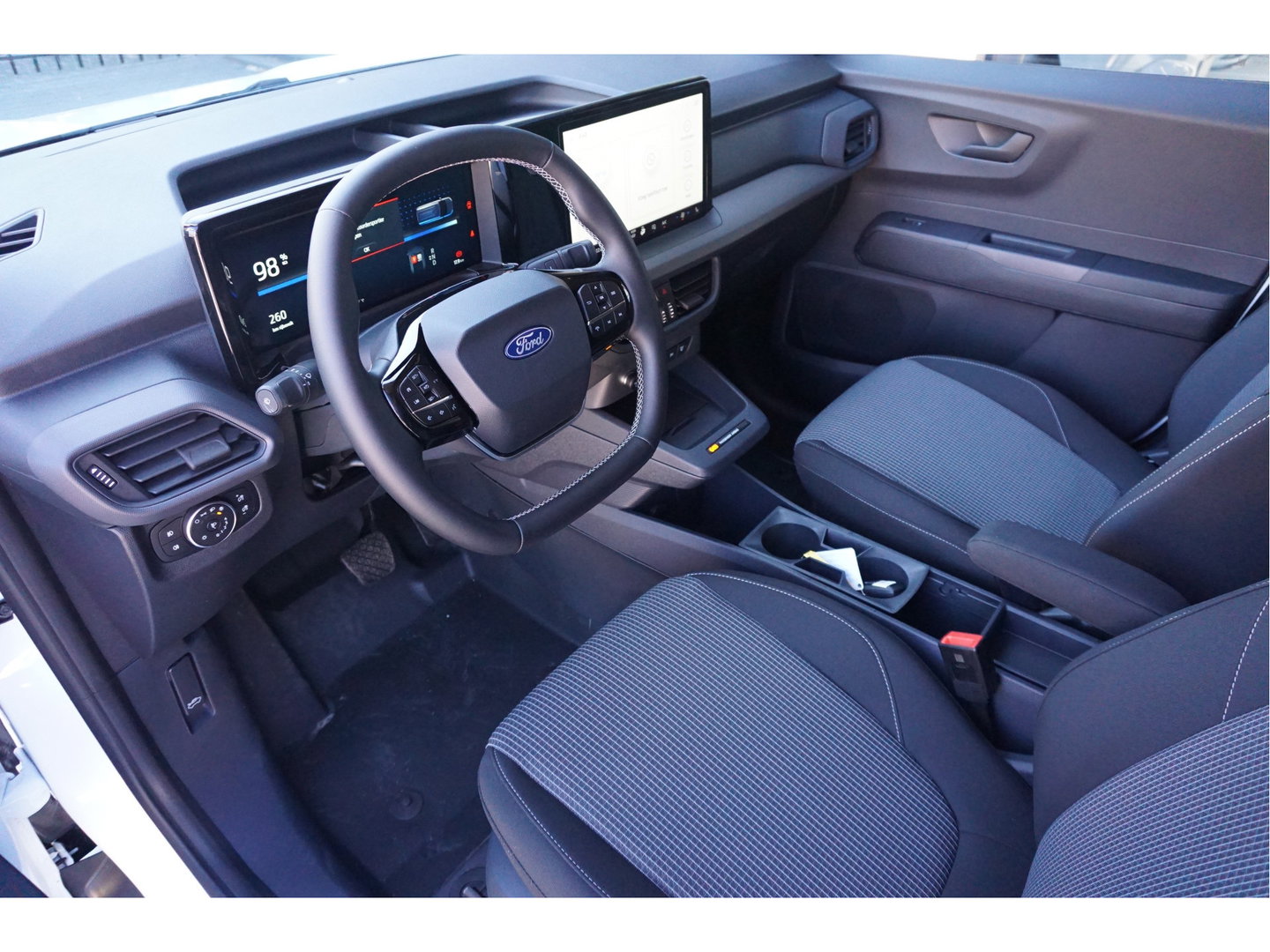 Ford Transit Courier Trend Elektrisch 44 kWh 136PK Apple CP/Android A, Cruise, Camera, Stoel/Stuur verwarming!! Nr. 575